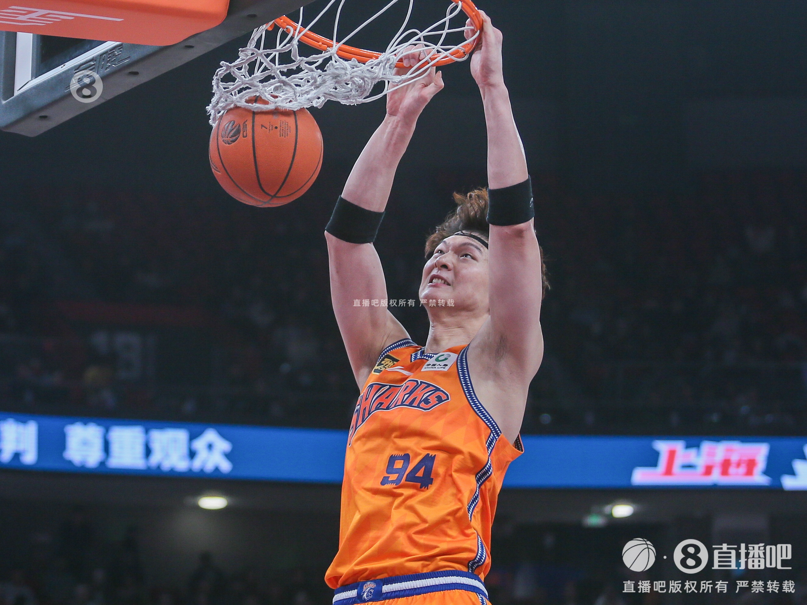 媒体人:如此高效的王哲林暌违久矣 青岛虽开局不利但也没放弃