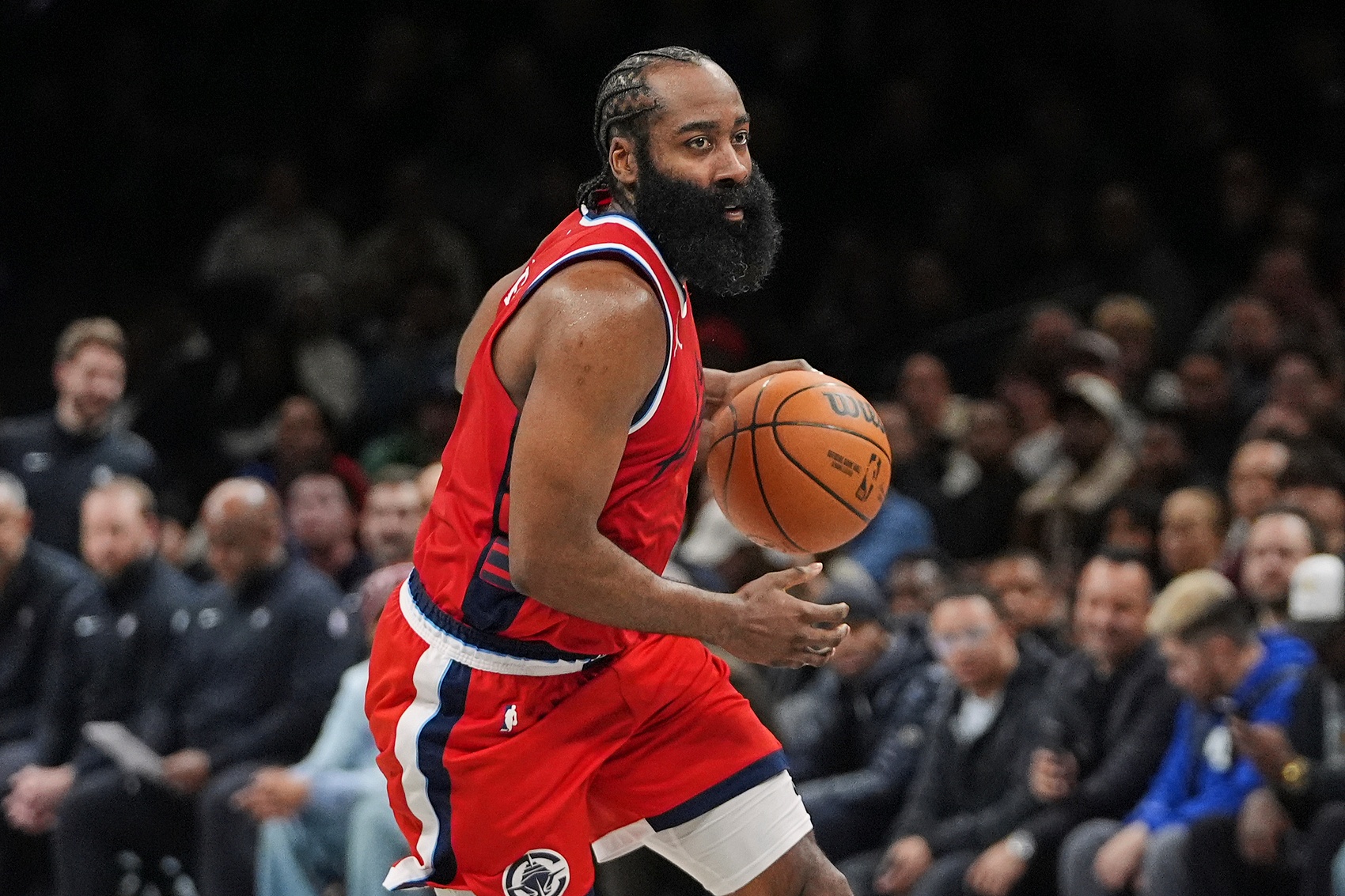 开云体育-三分5中0！哈登单核带队首节打满 8投2中仅得6分2篮板2助攻